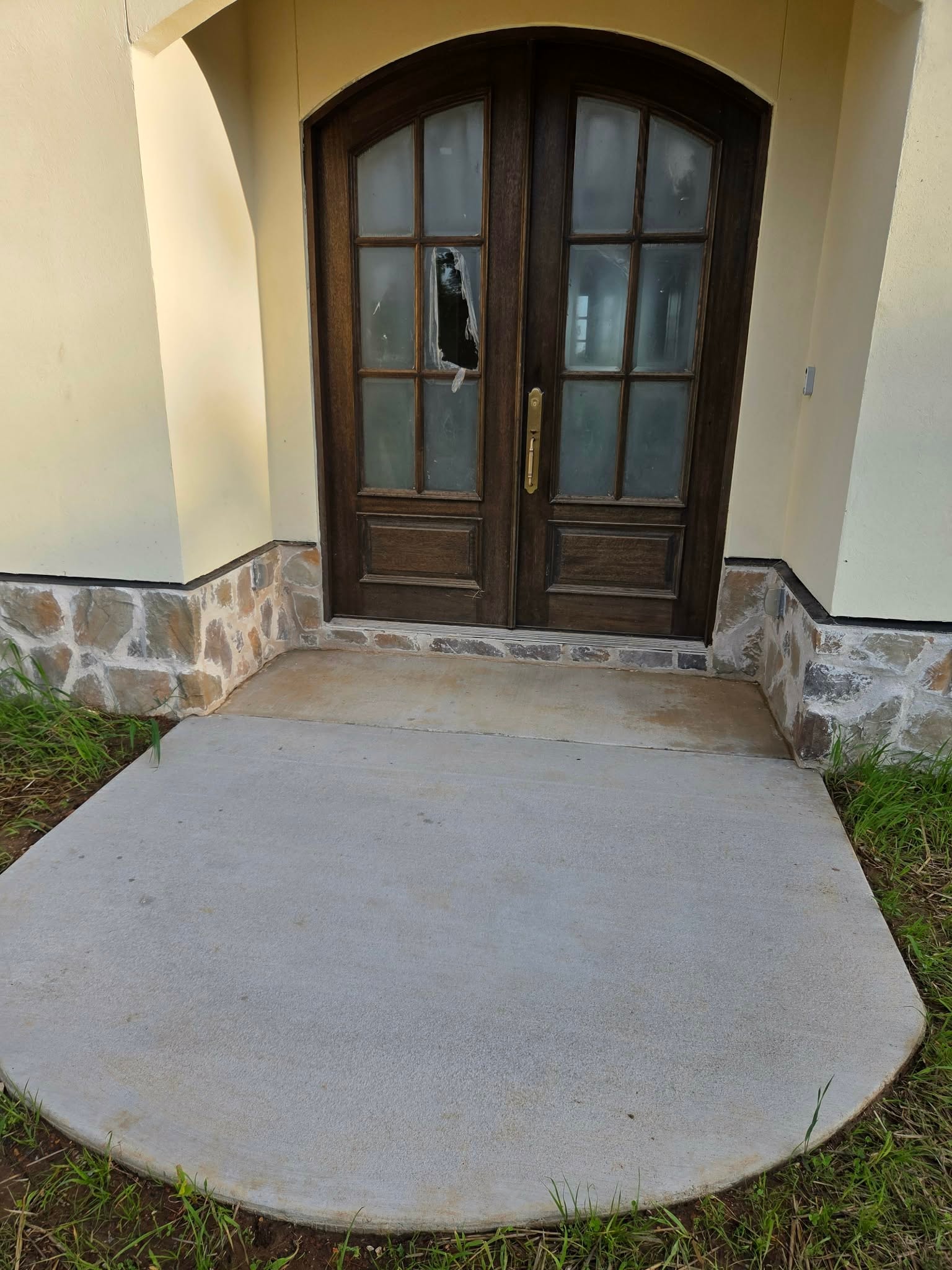 Pressure washing — front entry with arched doors