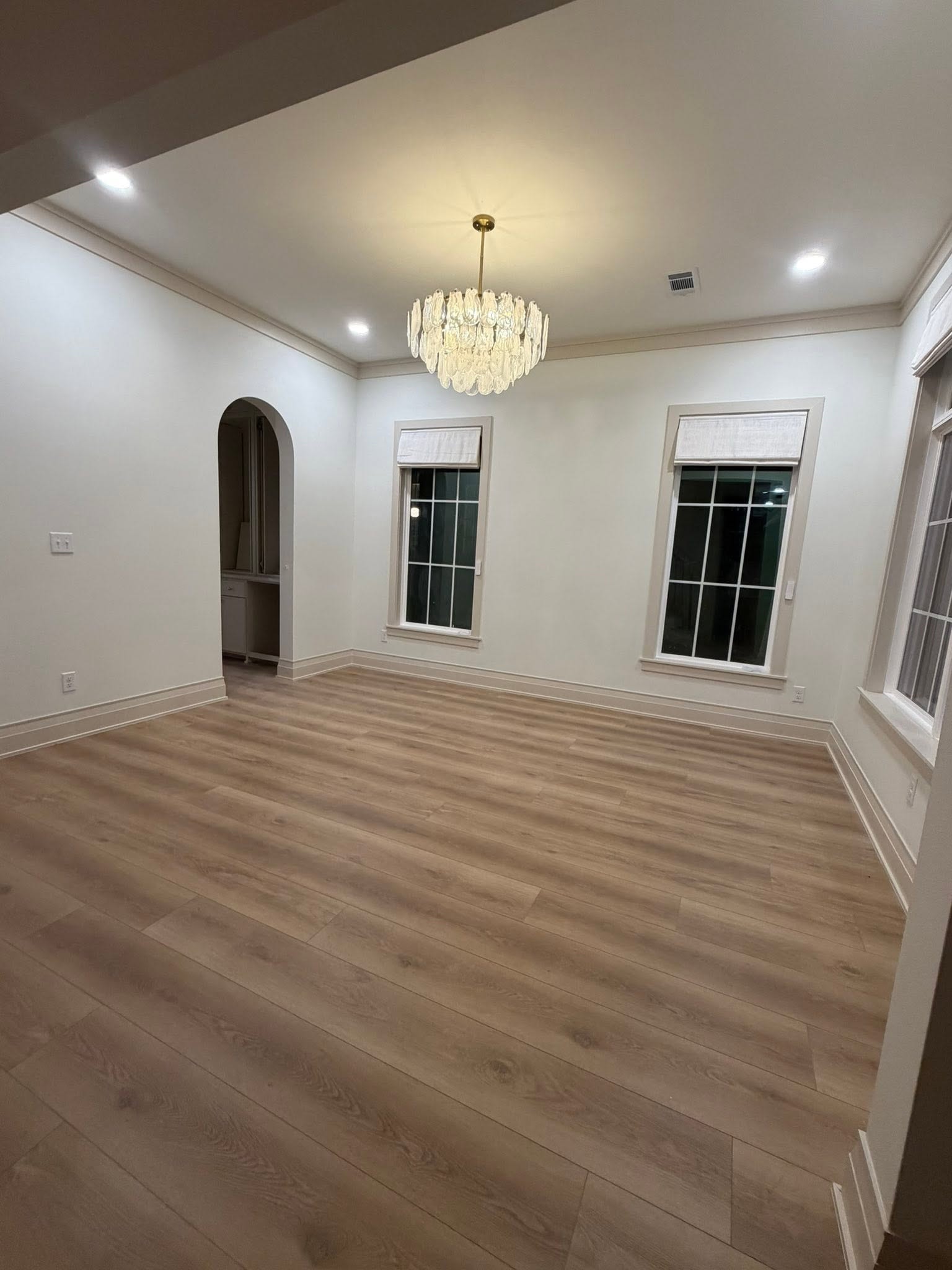 Final clean — living room with chandelier detail